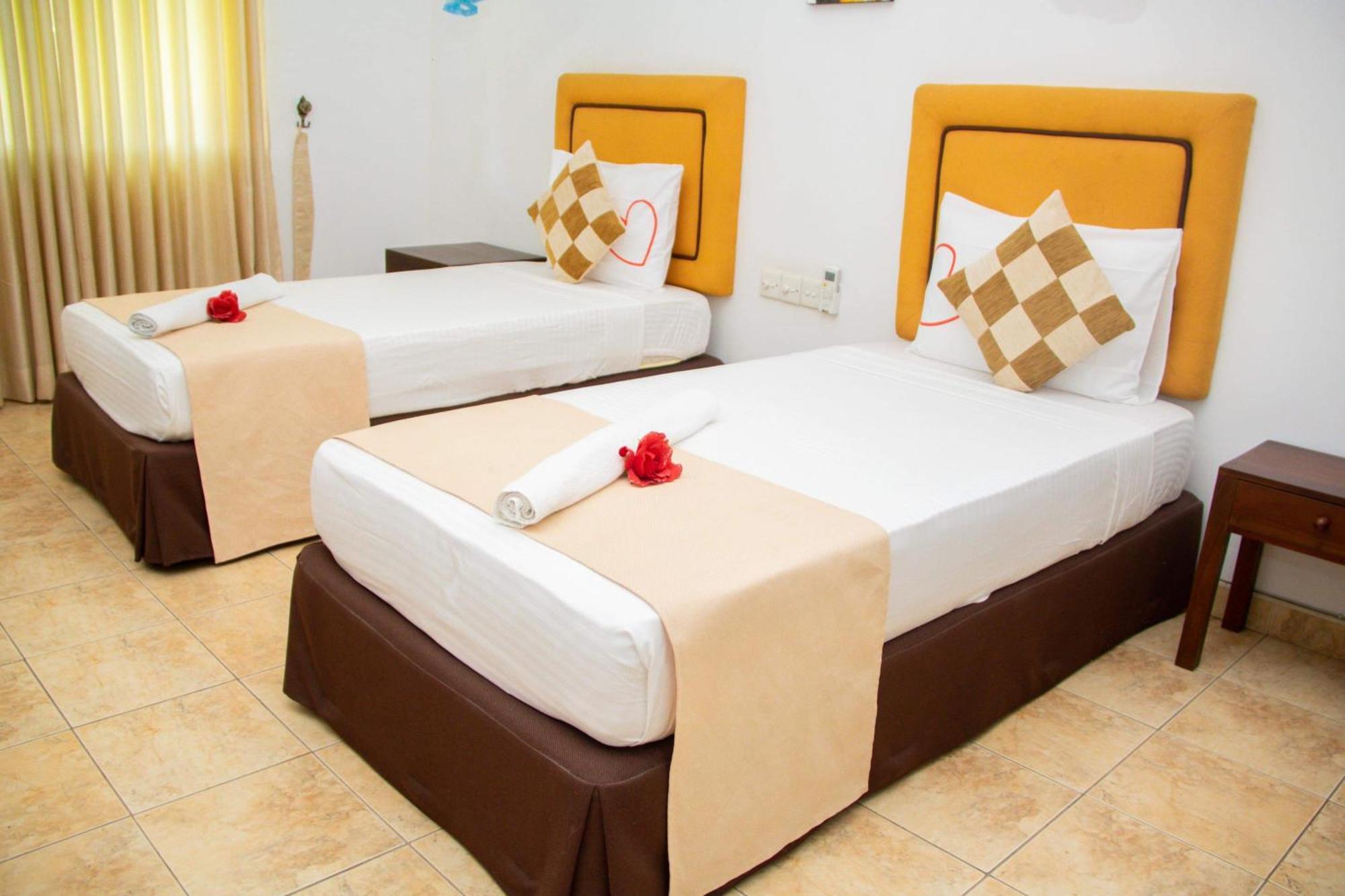 Yolanda Villa Negombo Exterior photo