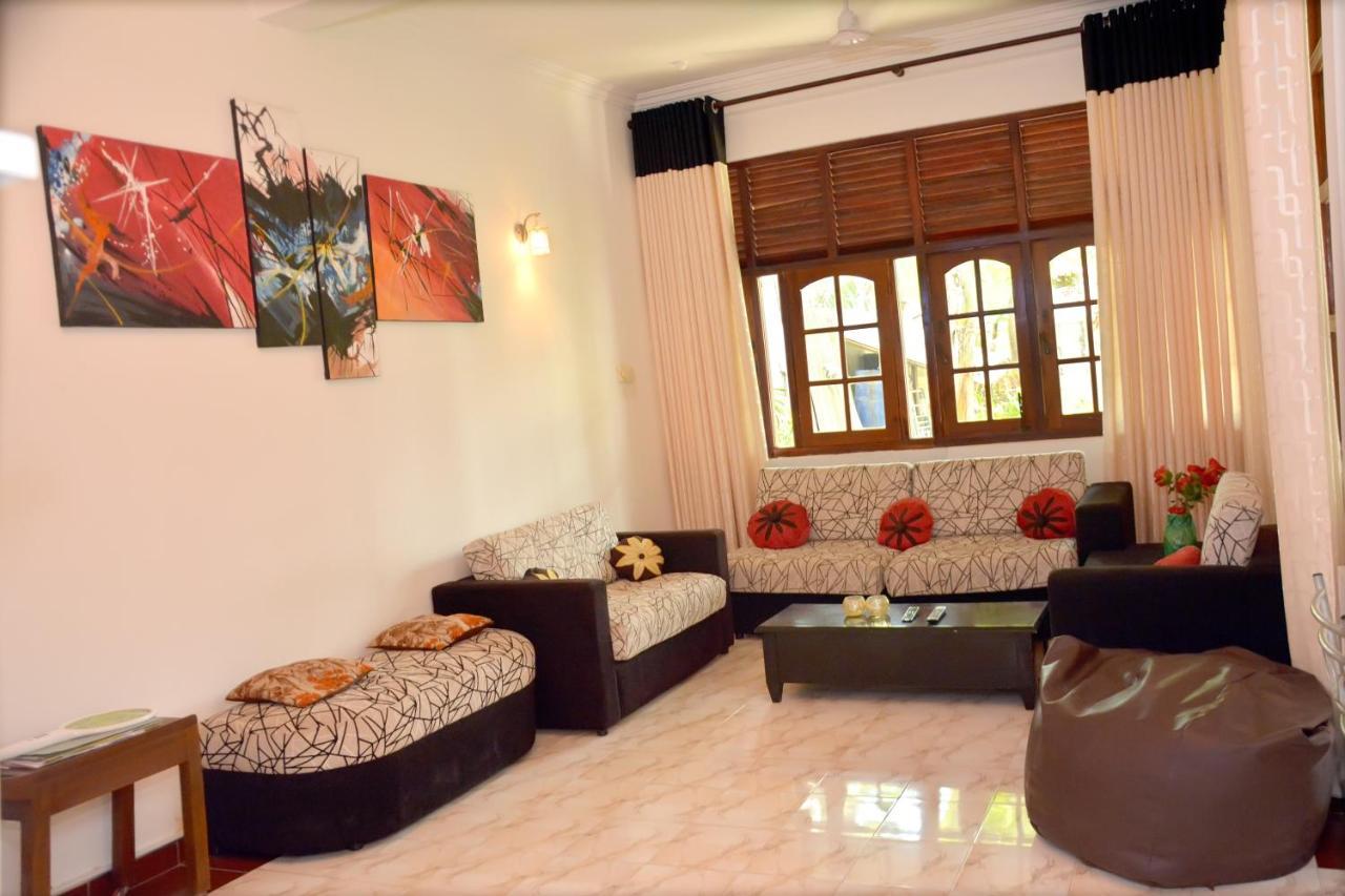 Yolanda Villa Negombo Exterior photo